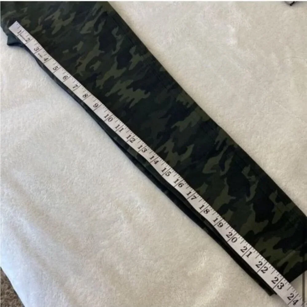 SPANX NWT Look at me Now Camo Green Seamless Leggings Size Medium‎